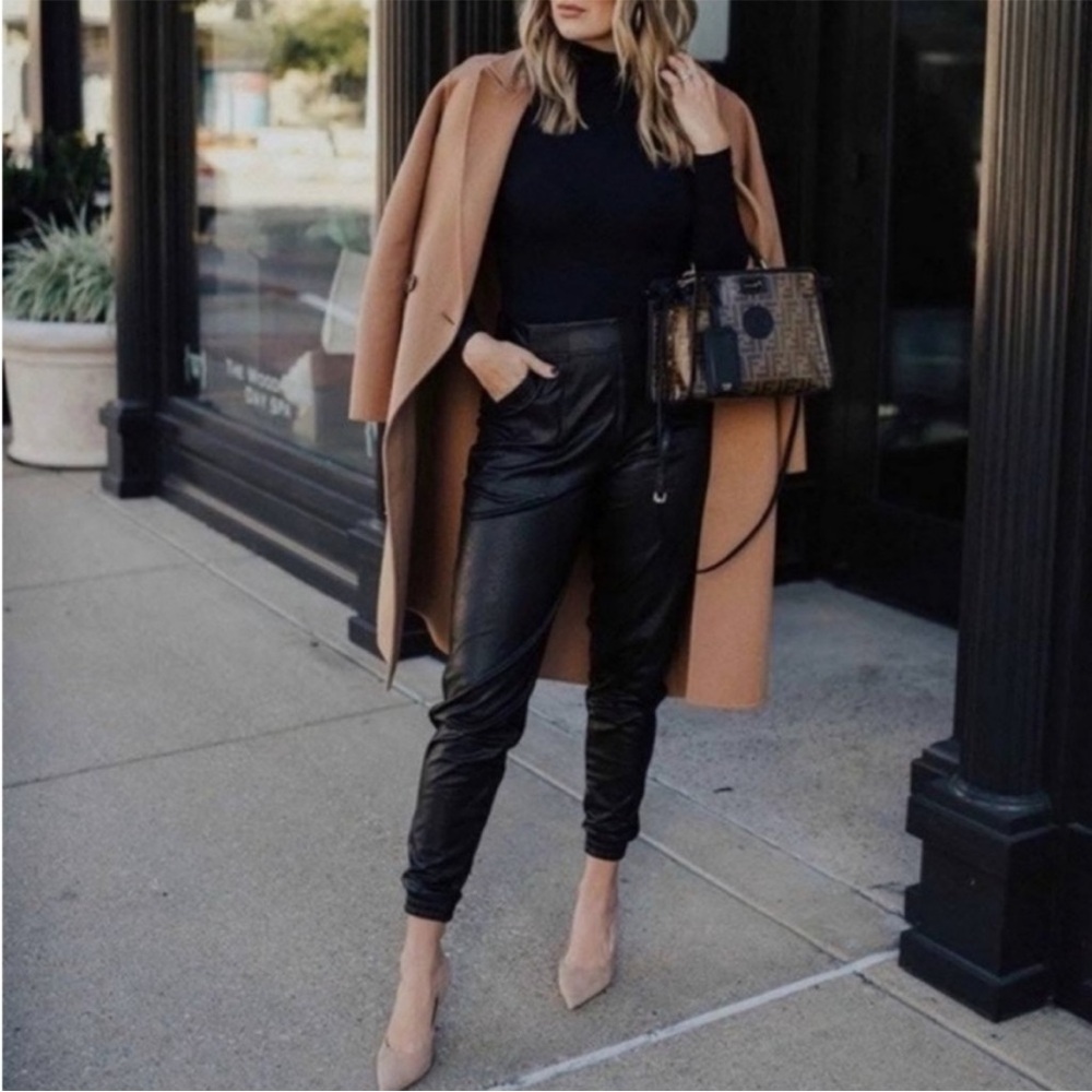 Spanx • faux leather joggers black sz S